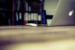 オフィスで靴音が気になる時の対策は？