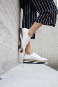 オフィスカジュアルにぴったりな靴の選び方は？
