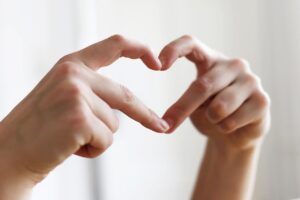 パンプスで指が痛い時の解決法は何ですか？