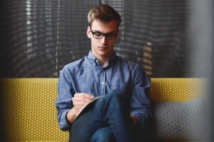ビジネスシーンでのパンプス選びにおけるマナーは？