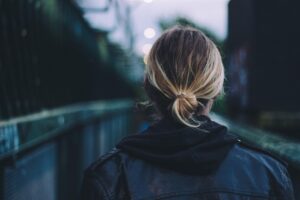 通勤で疲れない女性用の靴を選ぶポイントは？